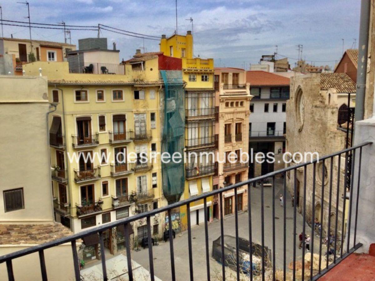 For sale of building in Valencia