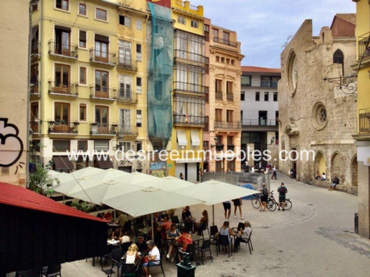 For sale of building in Valencia