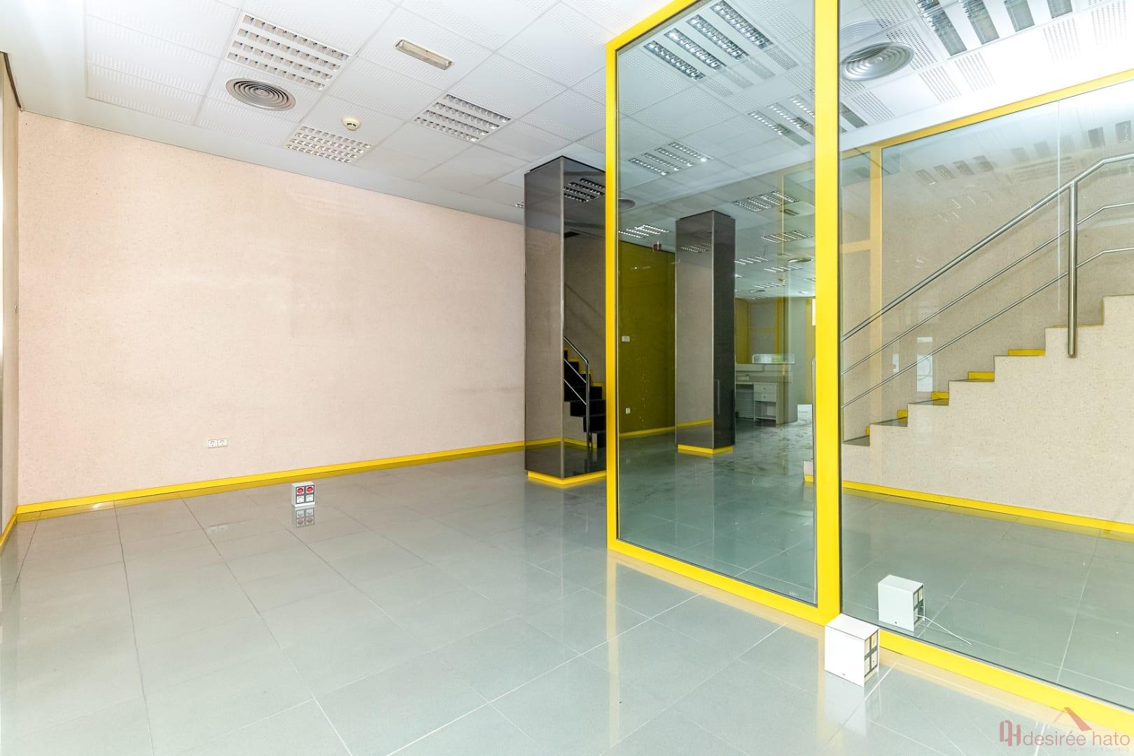 For sale of commercial in Valencia