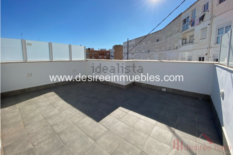 For sale of penthouse in Valencia
