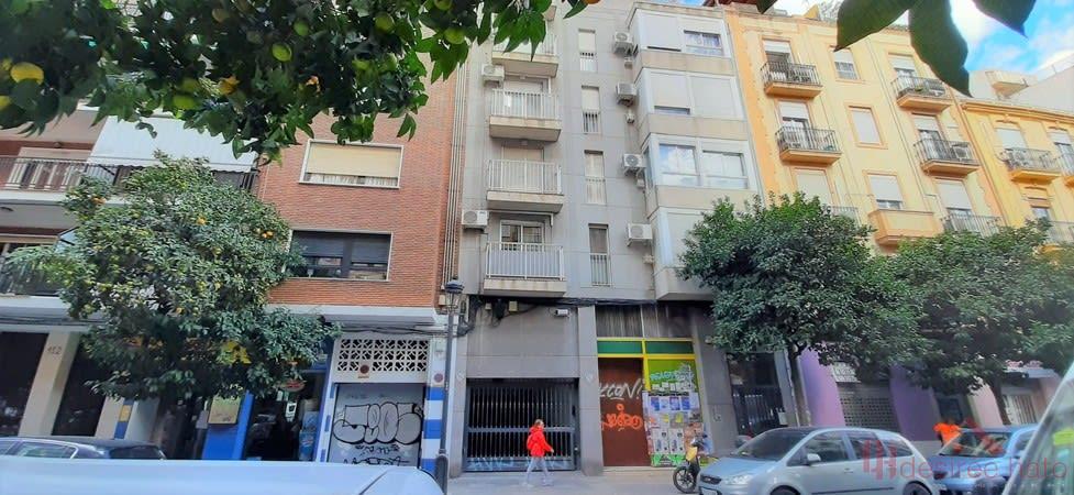 For sale of commercial in Valencia