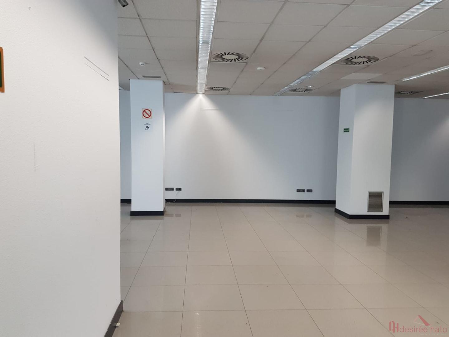 Venda de local comercial a Valencia