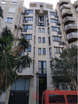 For sale of commercial in Valencia