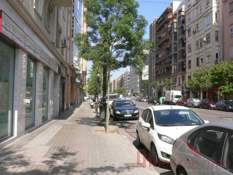 For sale of commercial in Valencia