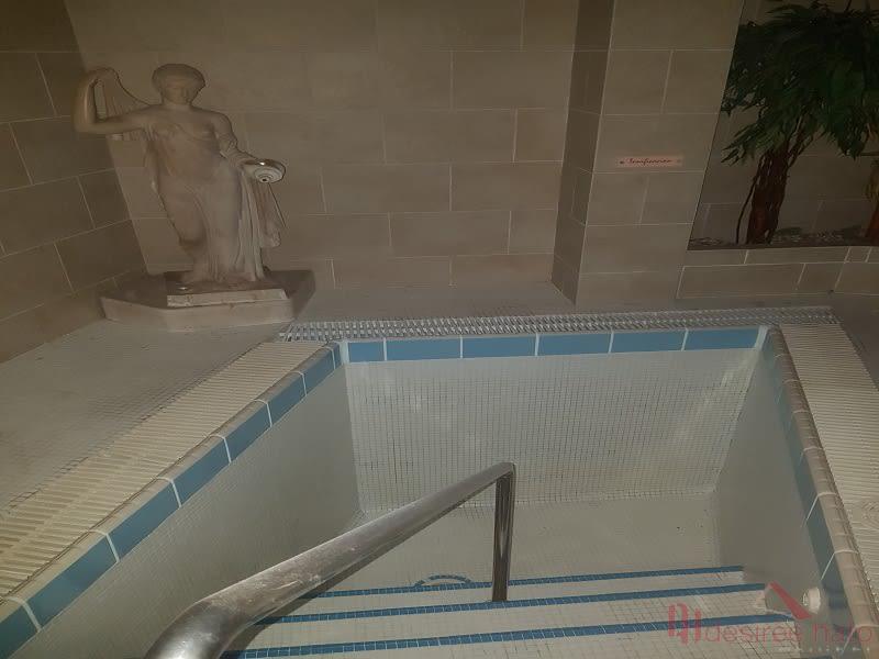 For sale of commercial in Valencia