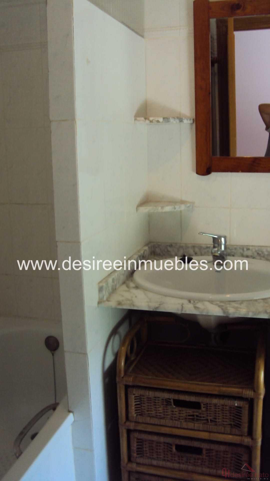 For sale of duplex in Valencia