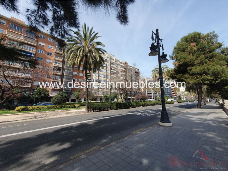 For sale of flat in Valencia