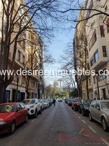 For sale of flat in Valencia