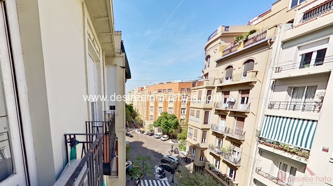 For sale of flat in Valencia