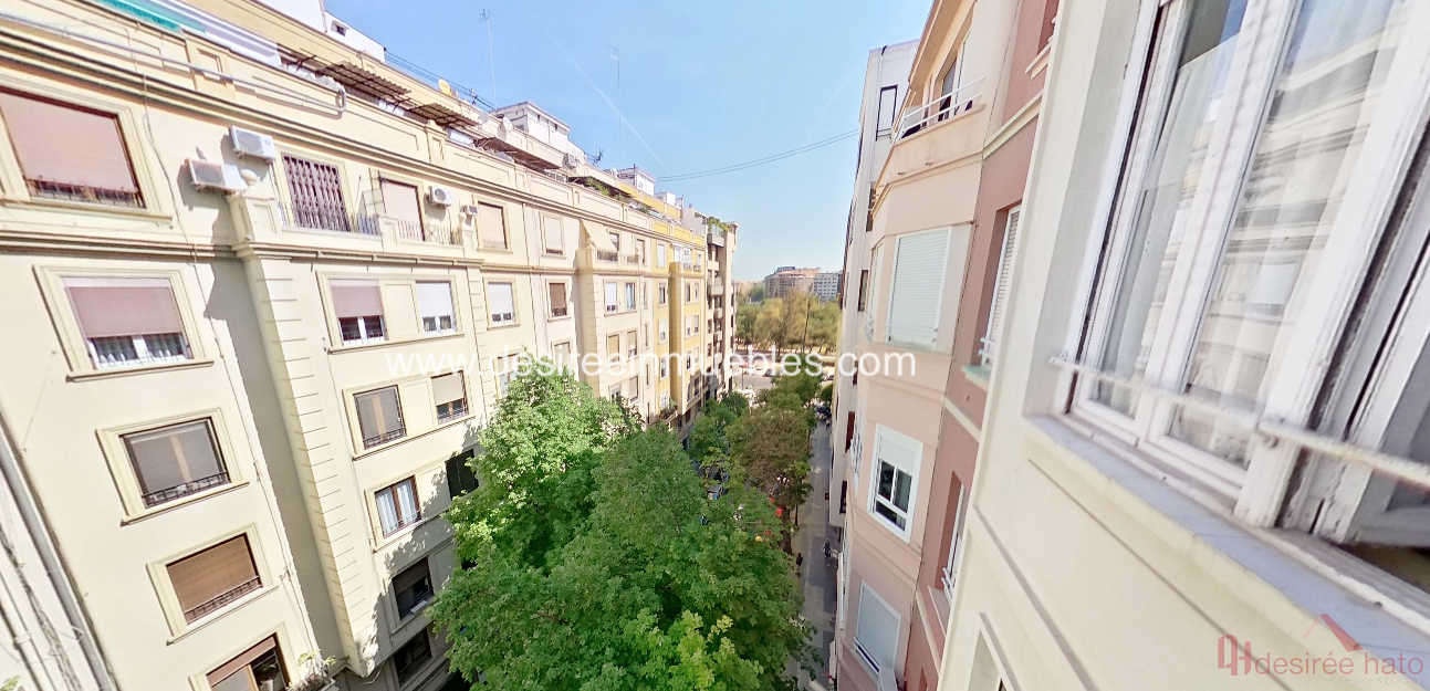 For sale of flat in Valencia