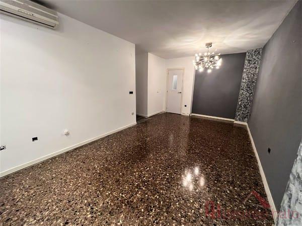For sale of flat in Burjassot