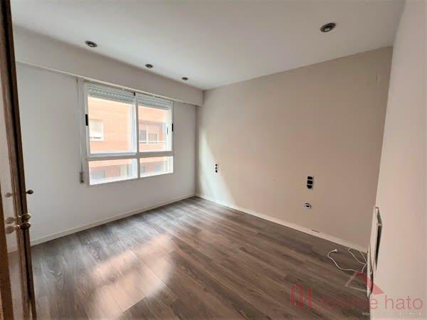 For sale of flat in Burjassot