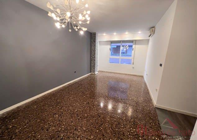 For sale of flat in Burjassot