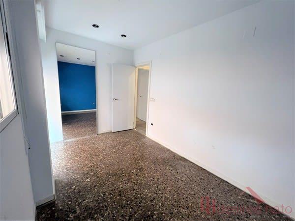 For sale of flat in Burjassot