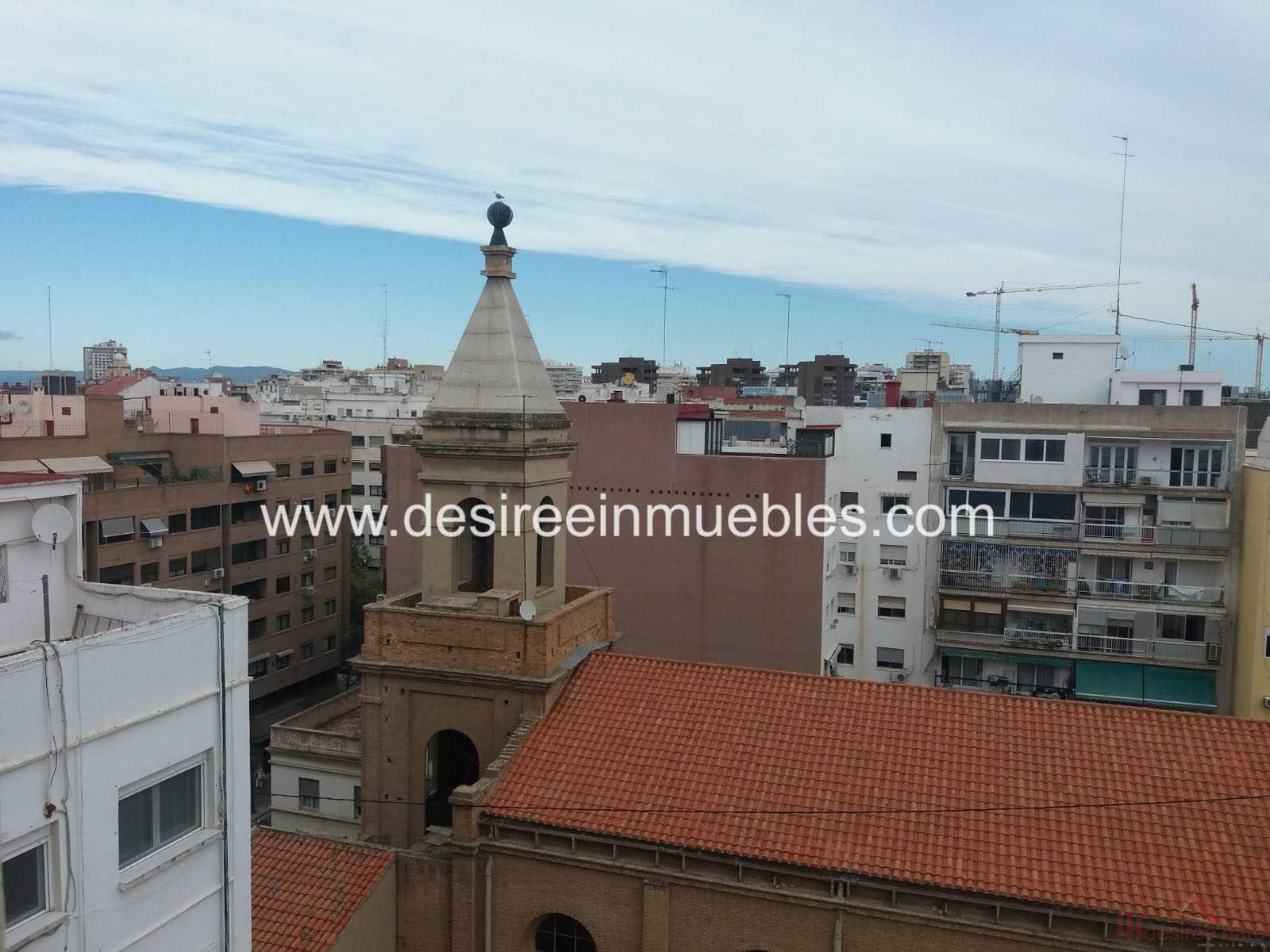 For sale of flat in Valencia