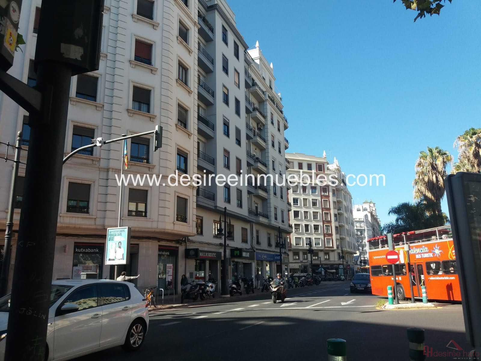 For sale of flat in Valencia