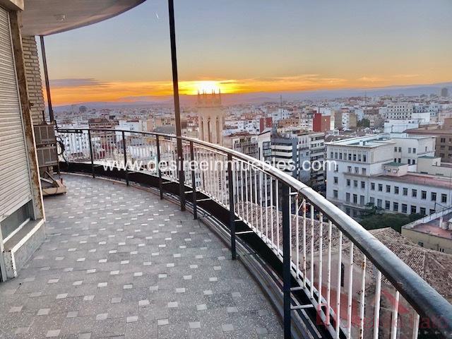 For sale of flat in Valencia