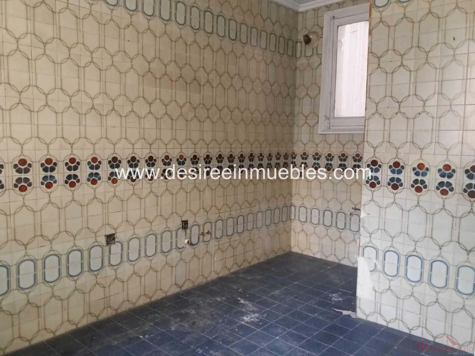 For sale of flat in Valencia