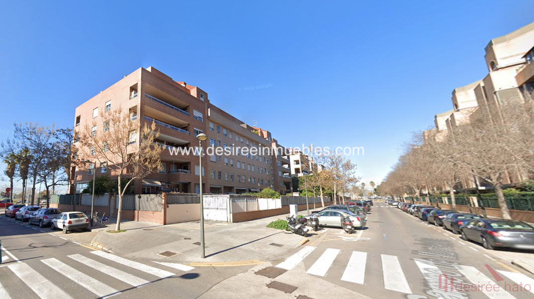 For sale of duplex in Valencia