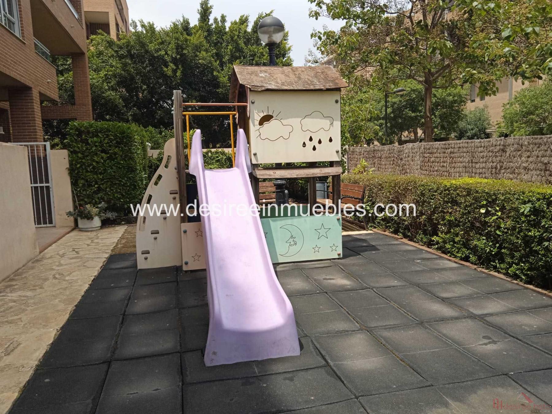 For sale of duplex in Valencia