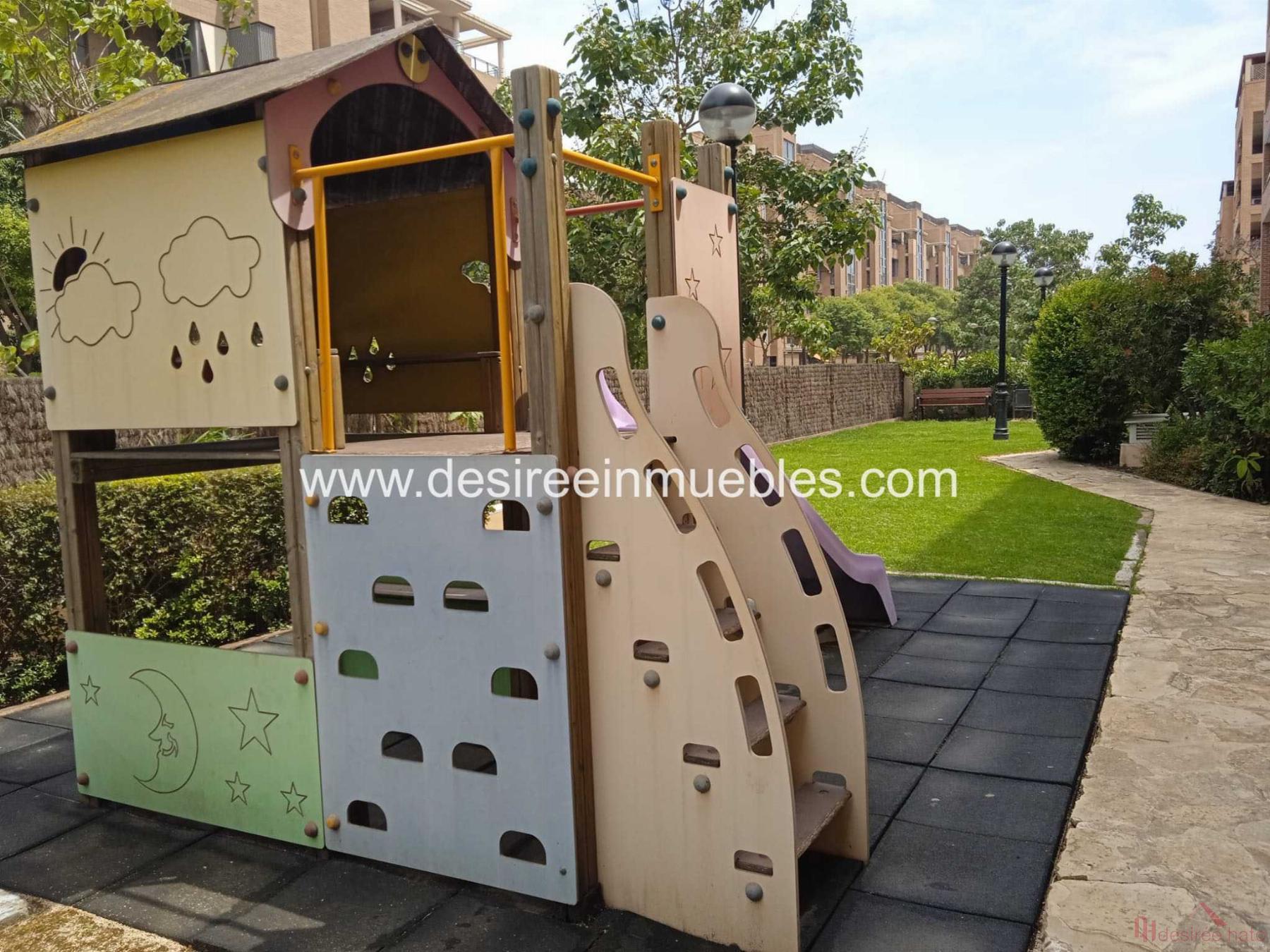 For sale of duplex in Valencia