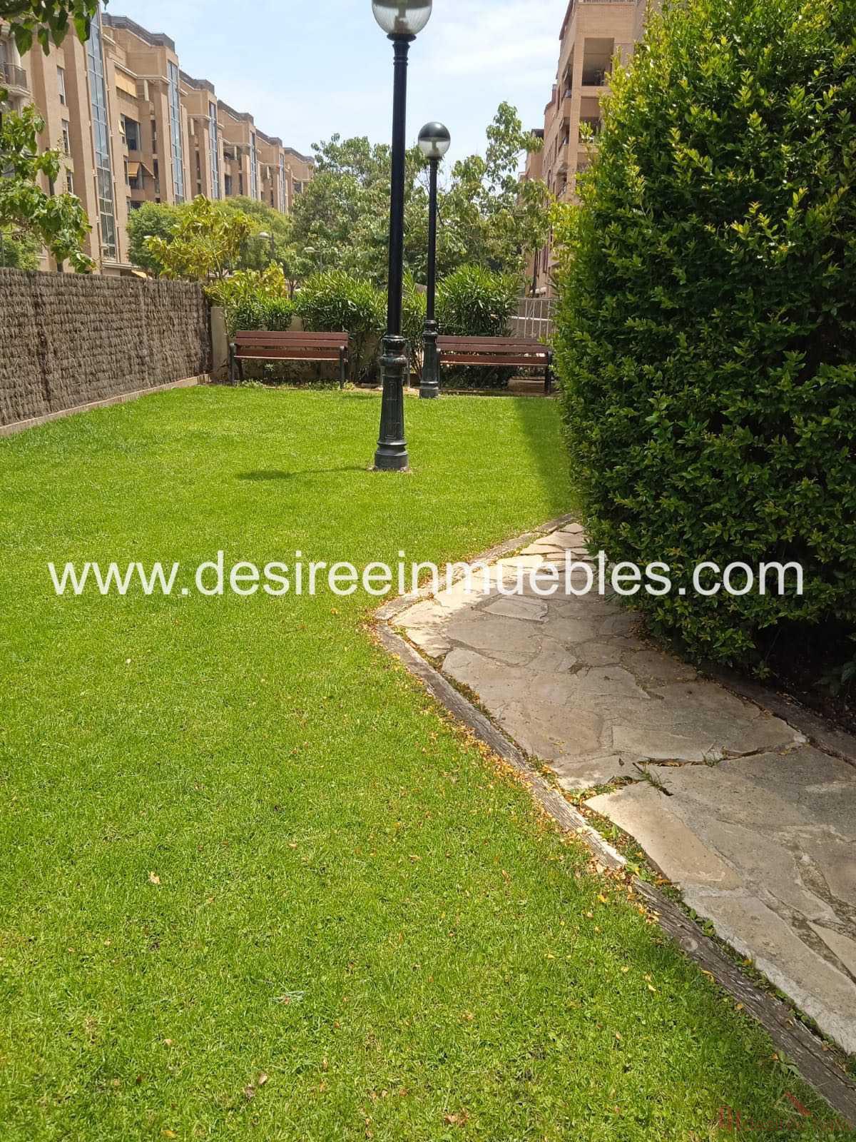 For sale of duplex in Valencia