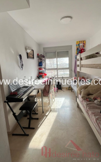 For sale of duplex in Valencia