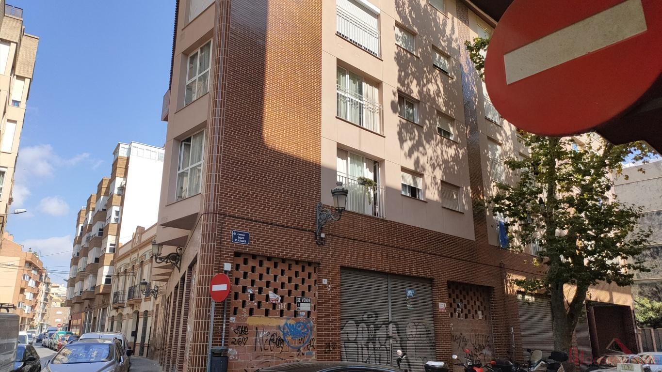For sale of commercial in Valencia