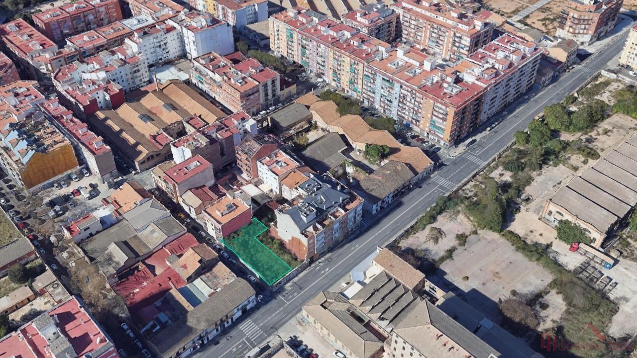 For sale of land in Valencia