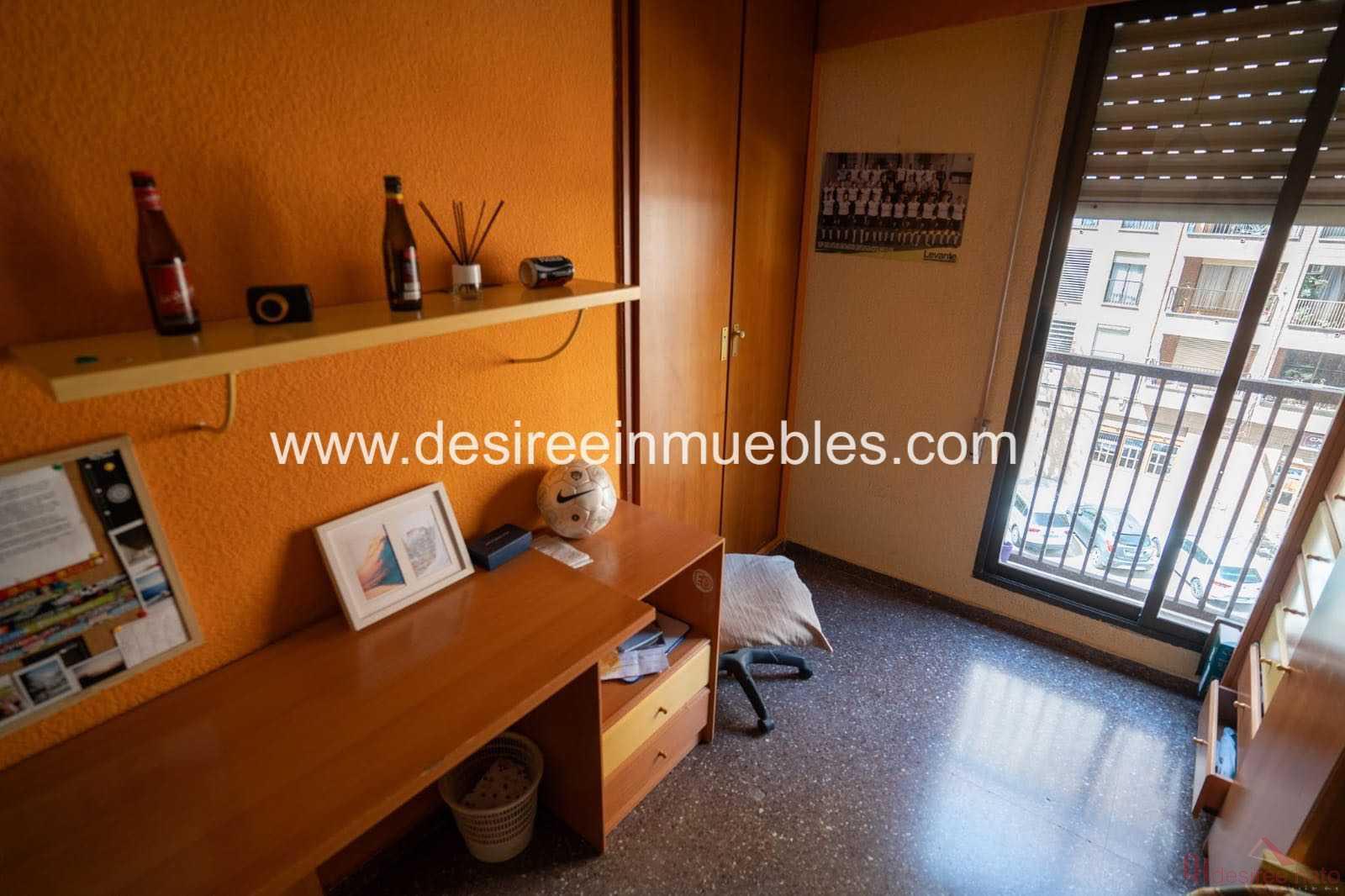 For sale of flat in Valencia