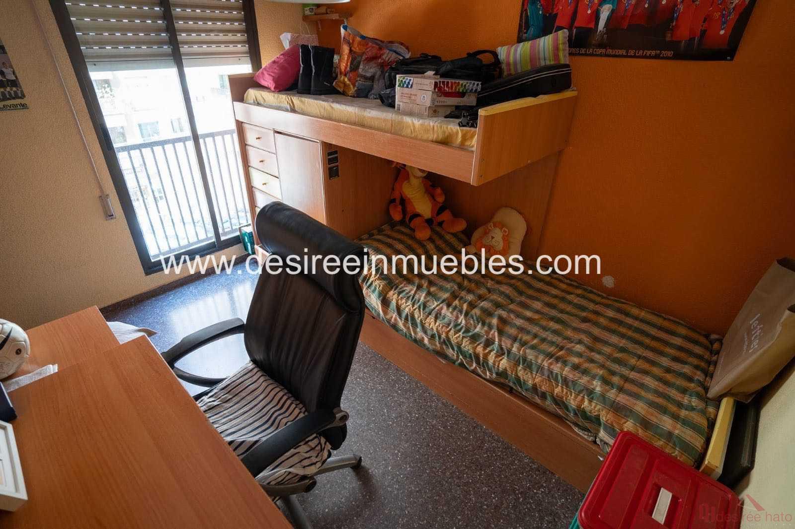 For sale of flat in Valencia