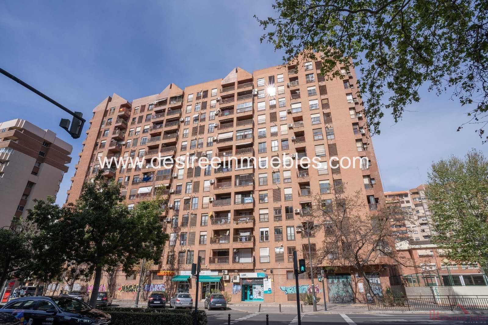 For sale of flat in Valencia