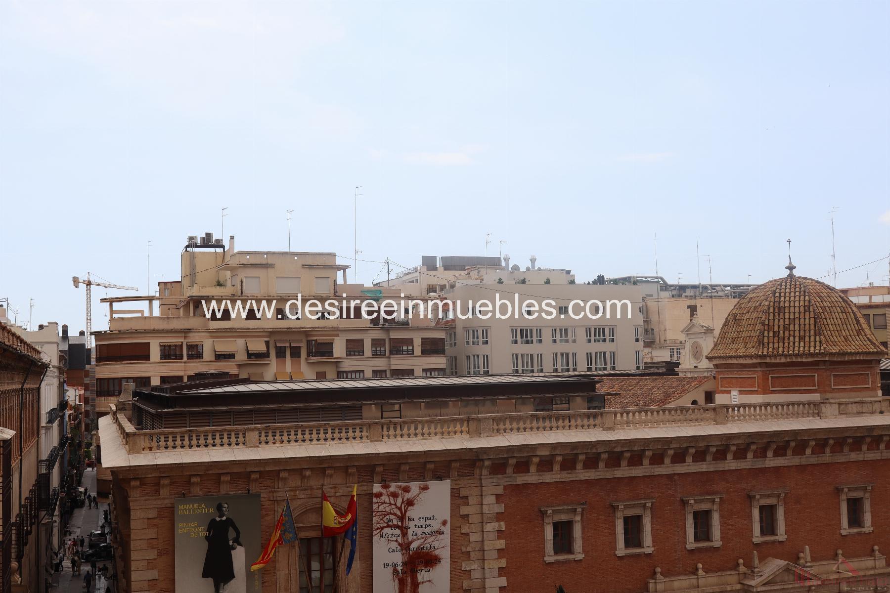 For sale of flat in Valencia