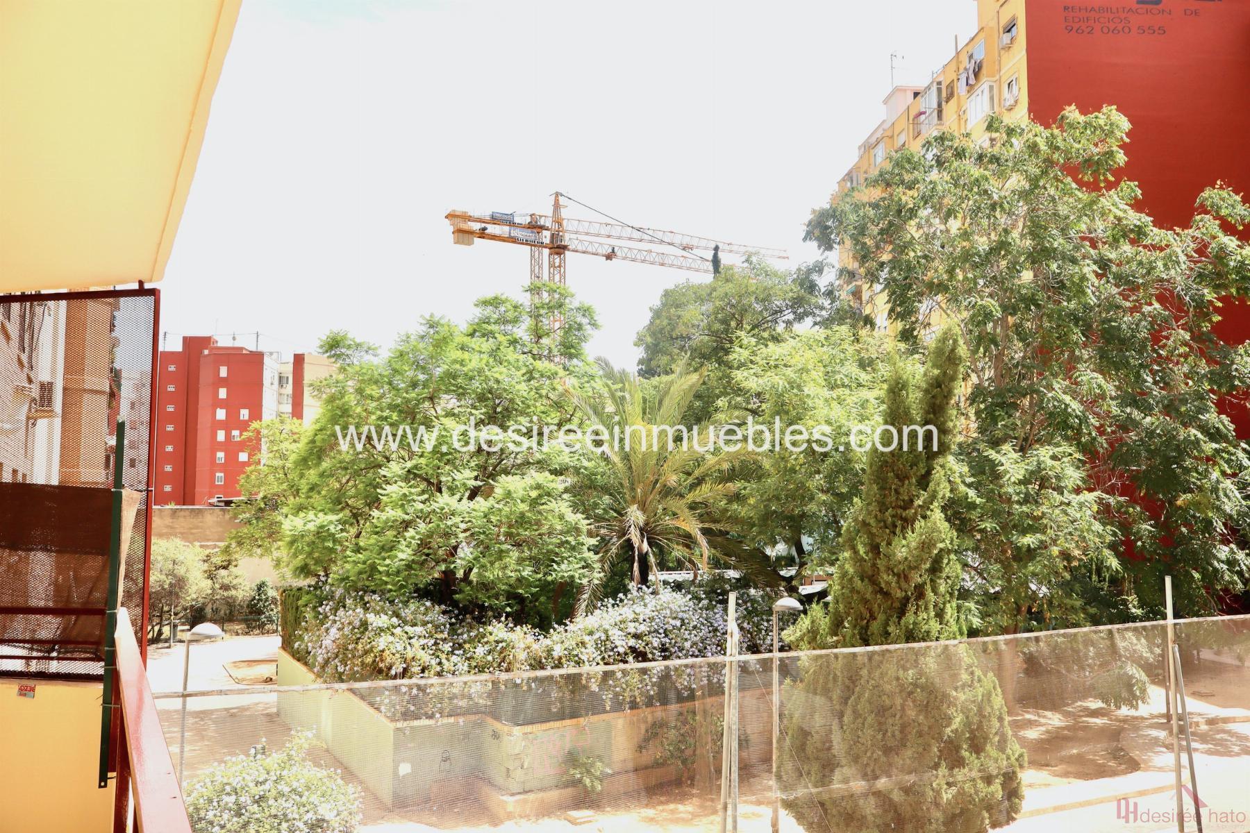 For sale of flat in Valencia