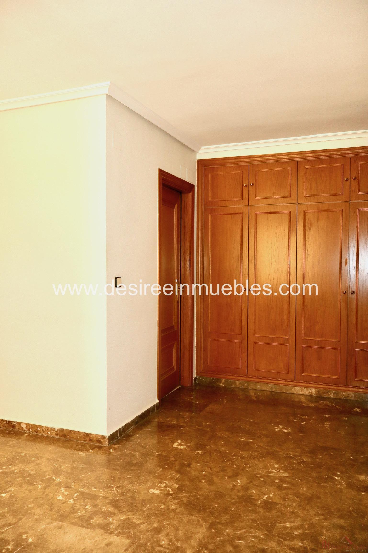 For sale of flat in Valencia