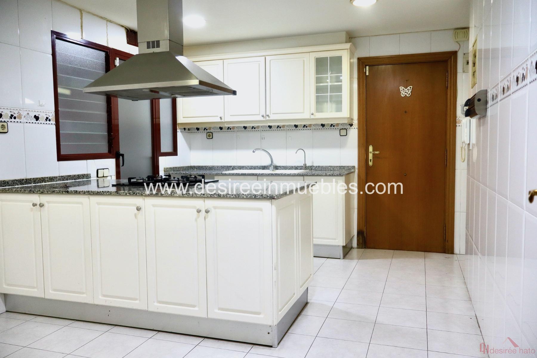 For sale of flat in Valencia