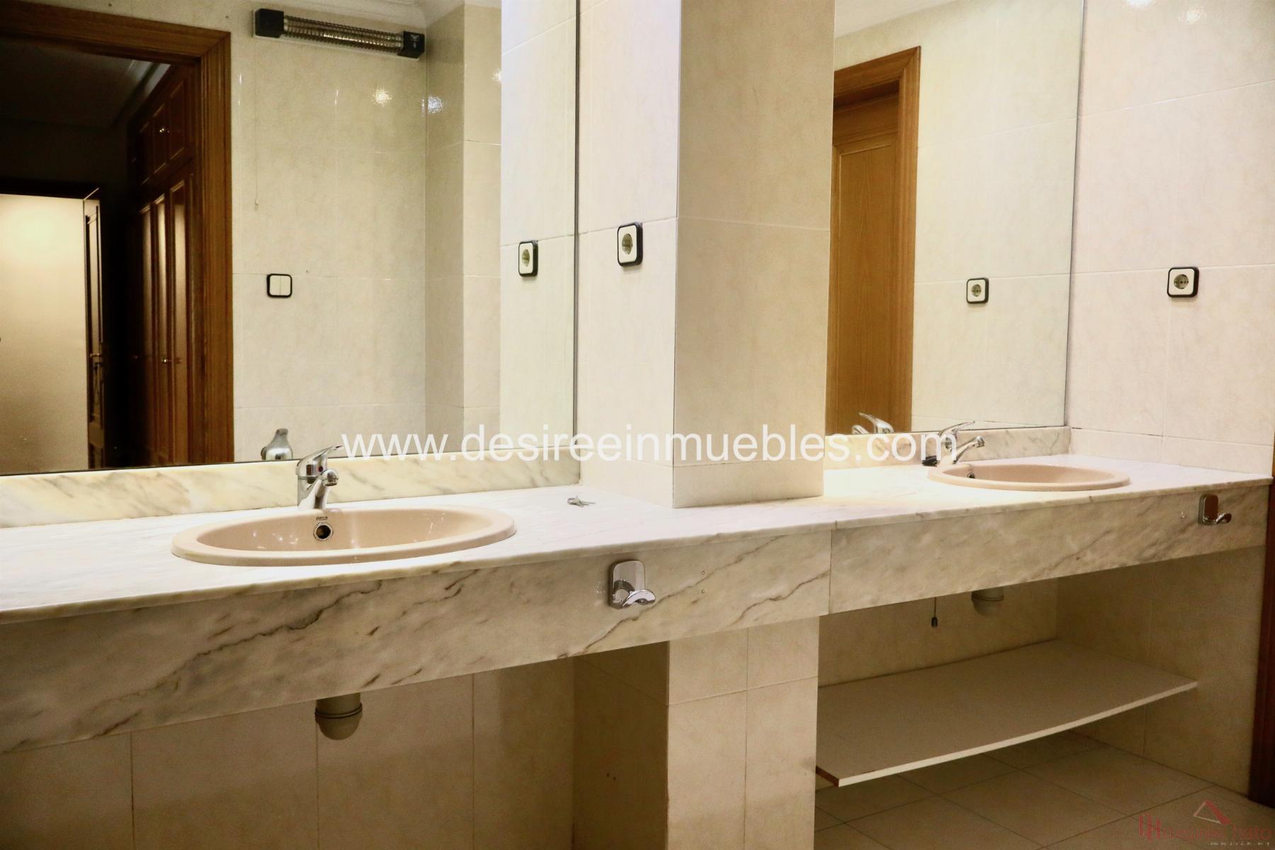 For sale of flat in Valencia