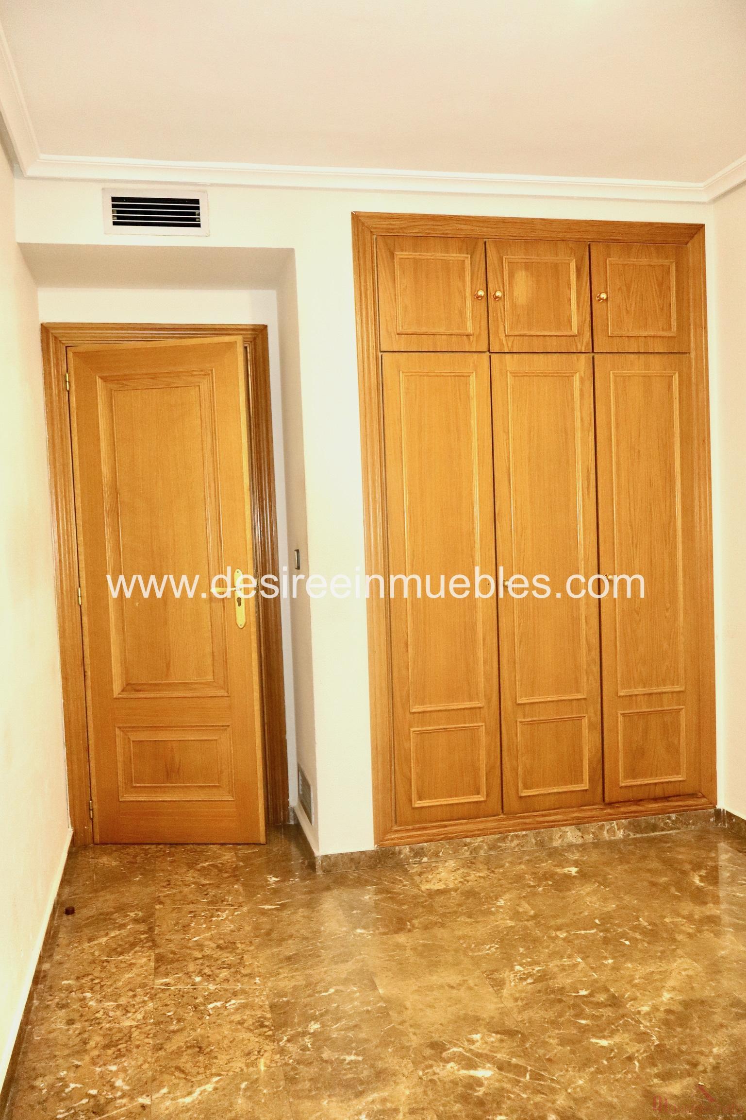 For sale of flat in Valencia