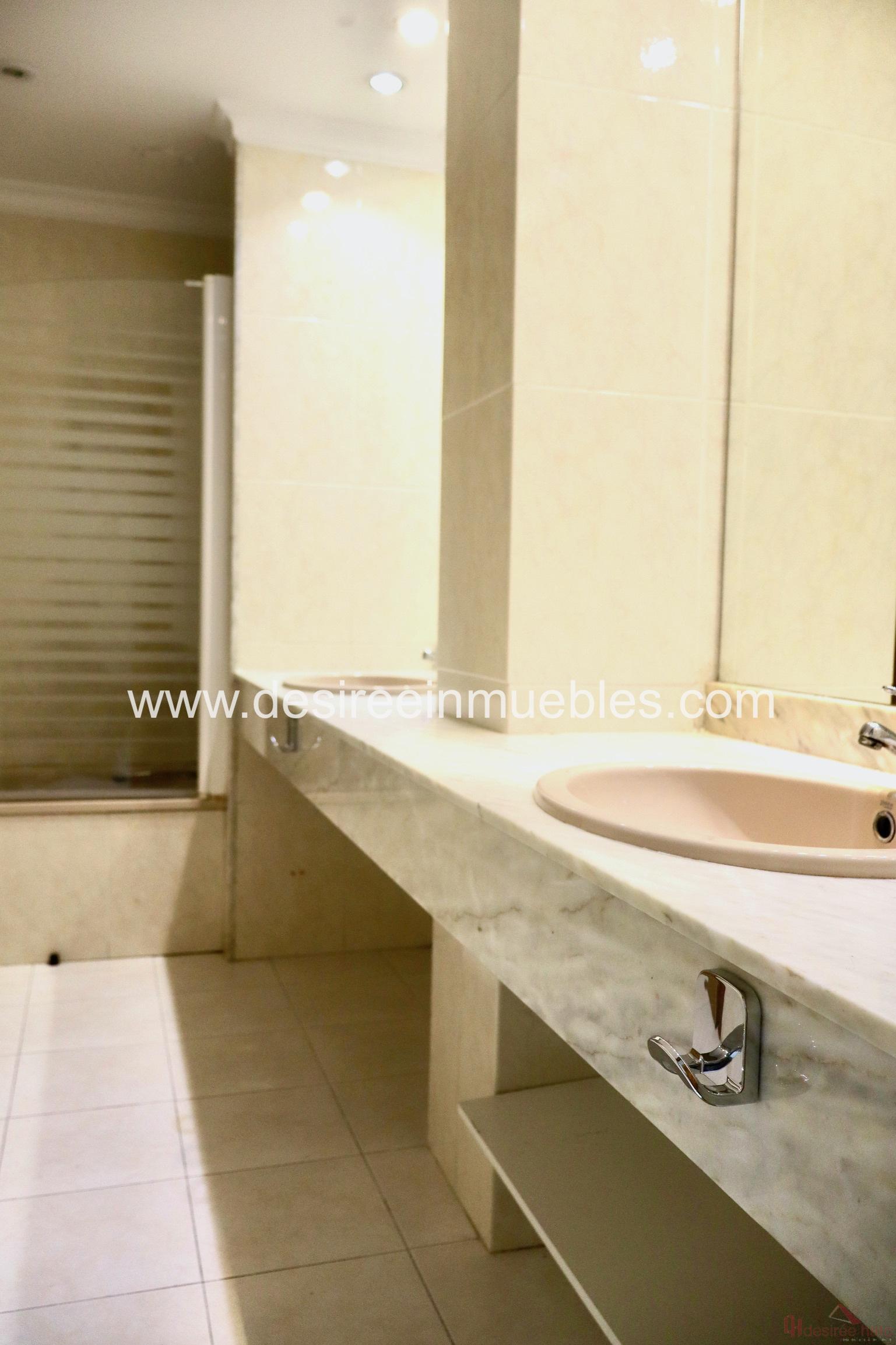 For sale of flat in Valencia