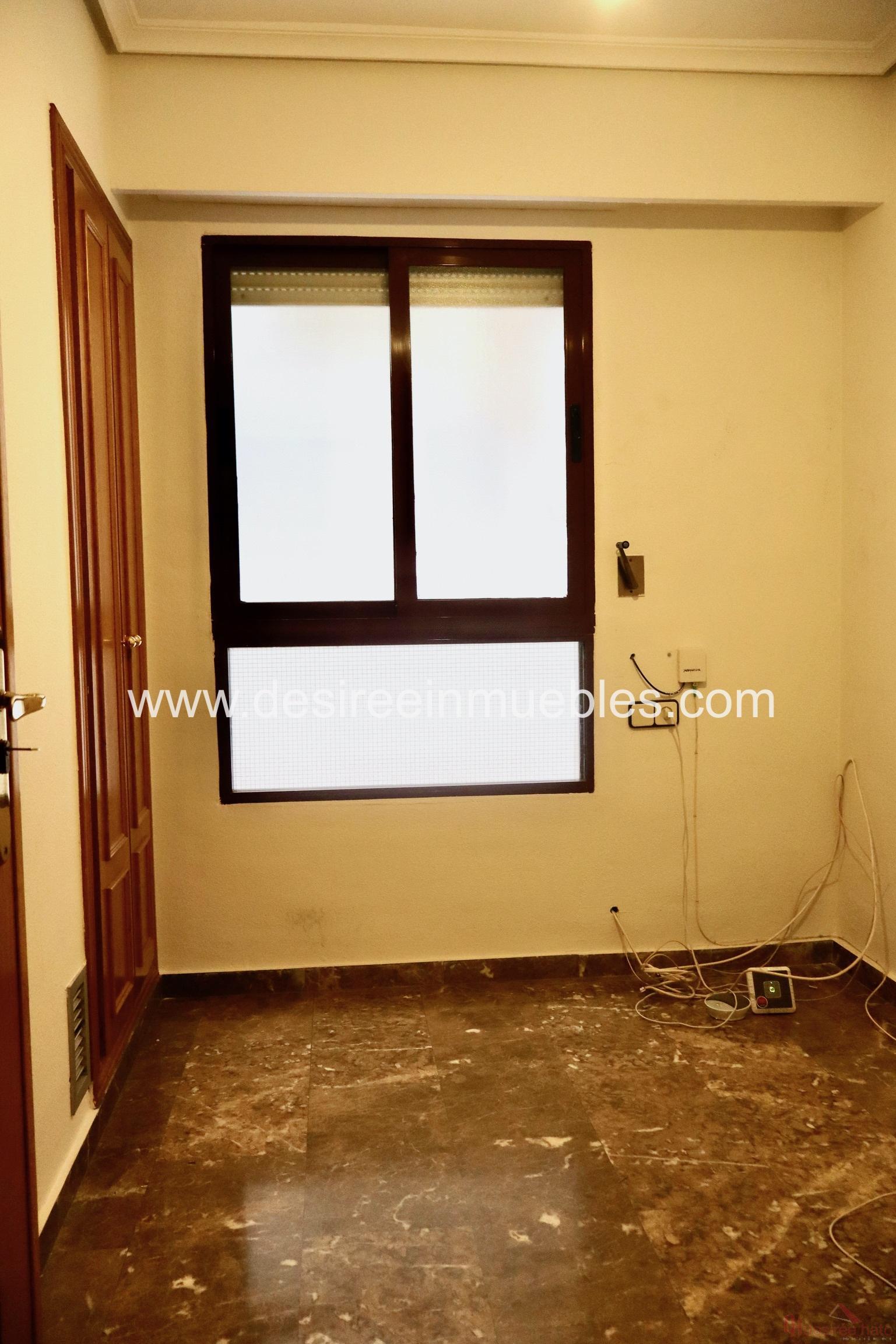For sale of flat in Valencia