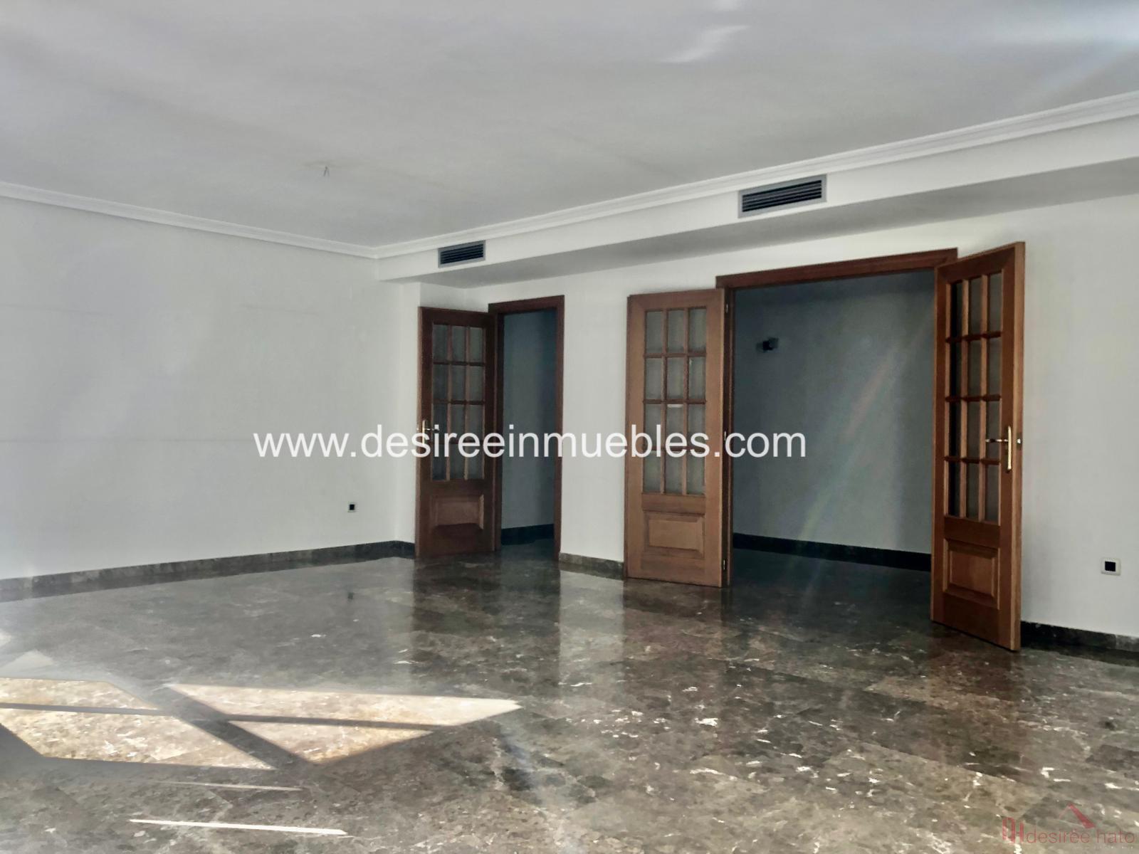 For sale of flat in Valencia