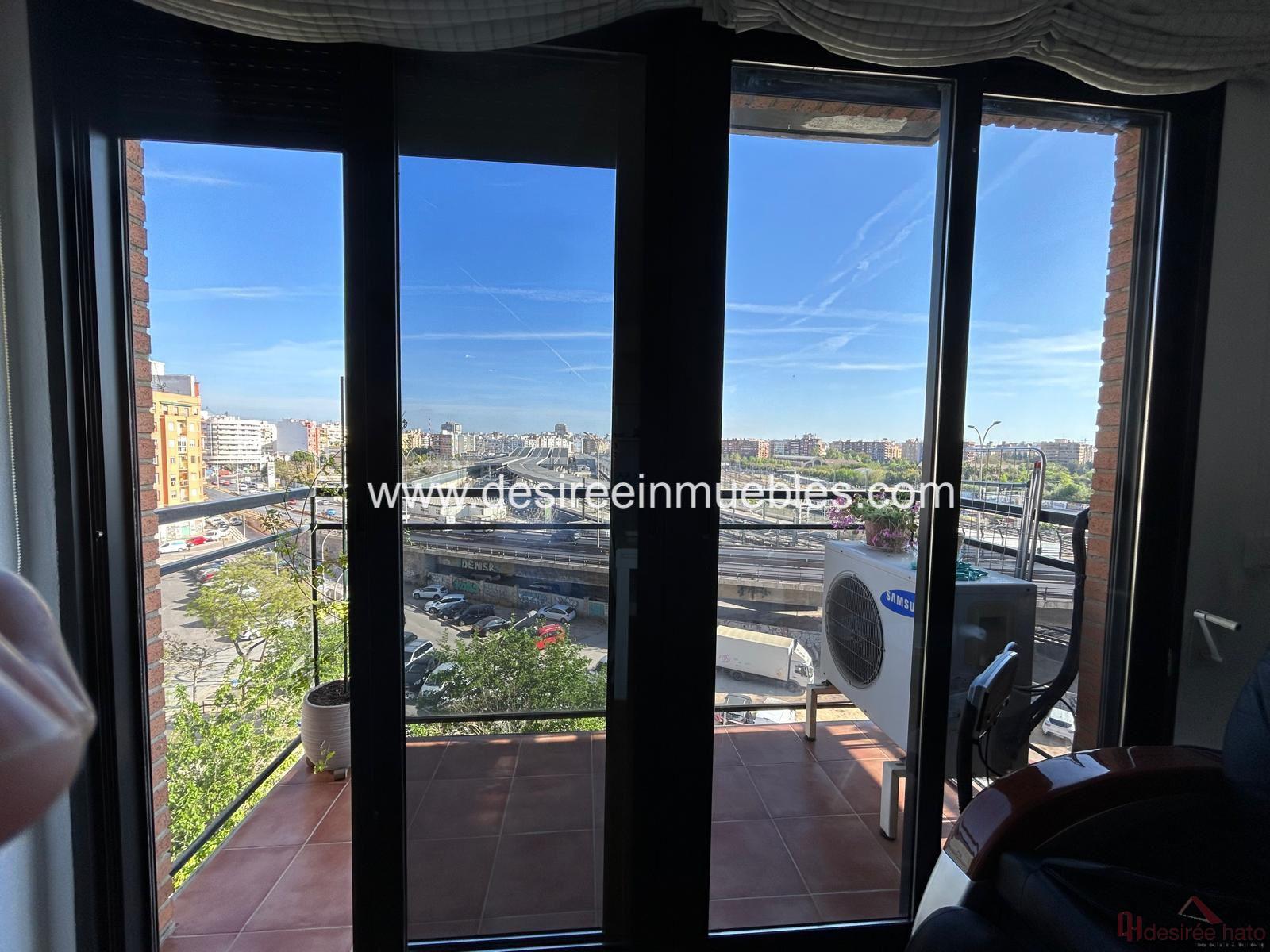 For sale of flat in Valencia
