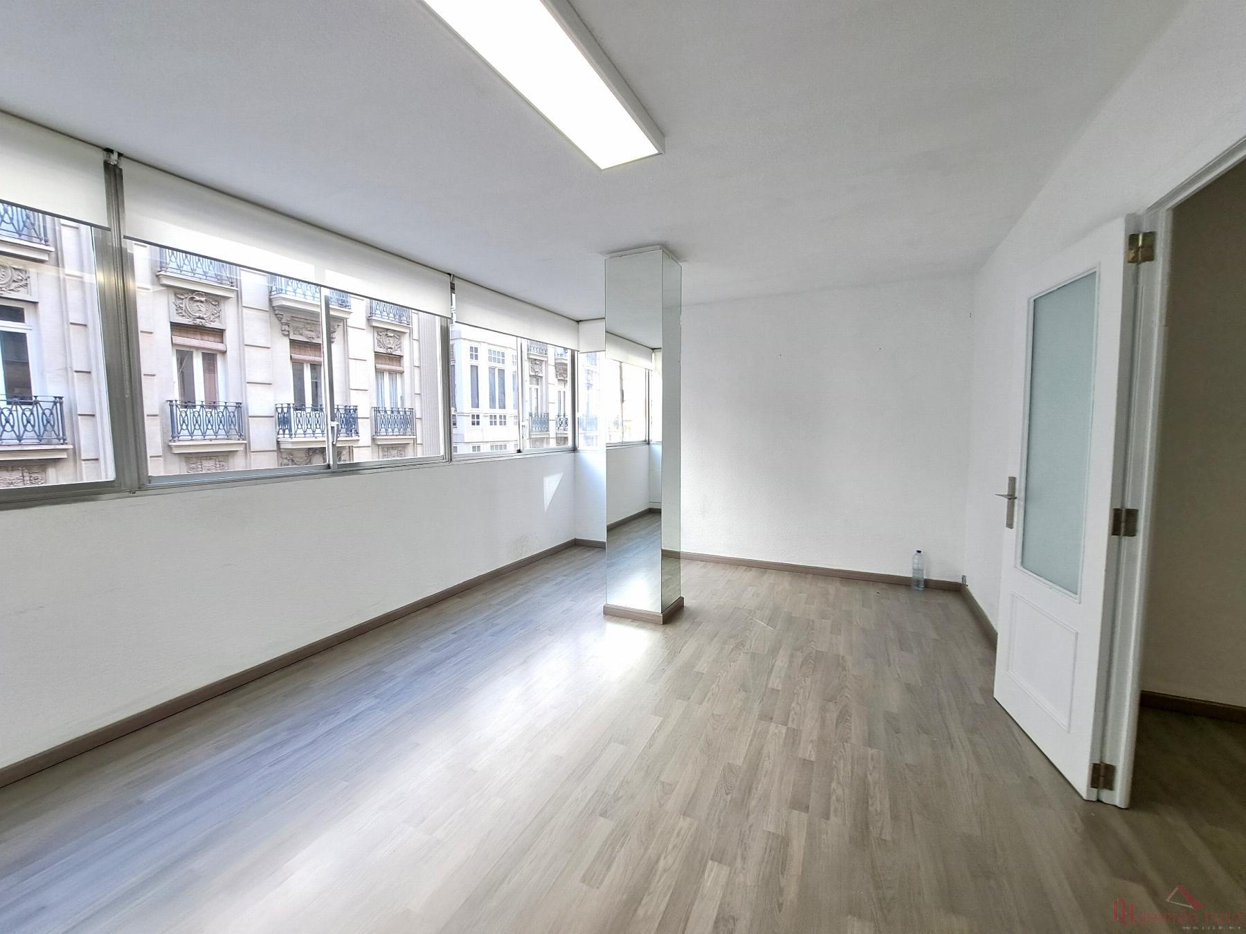 For rent of office in Valencia