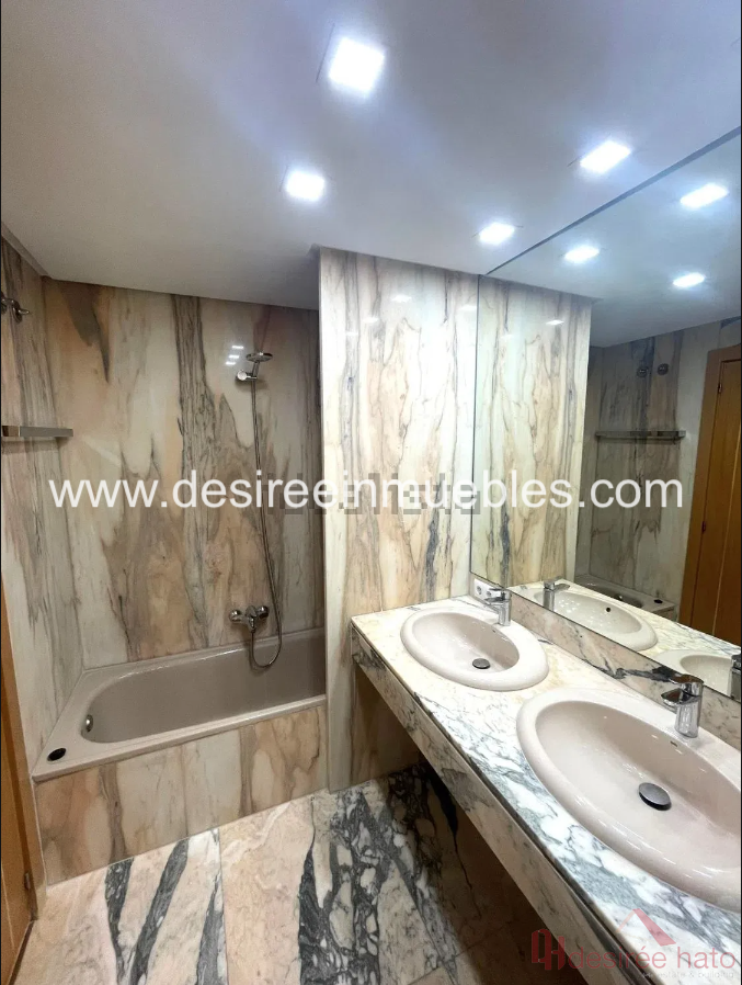 For sale of flat in Valencia