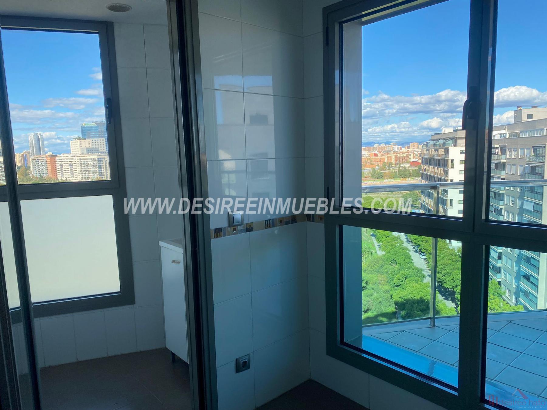 For sale of flat in Valencia