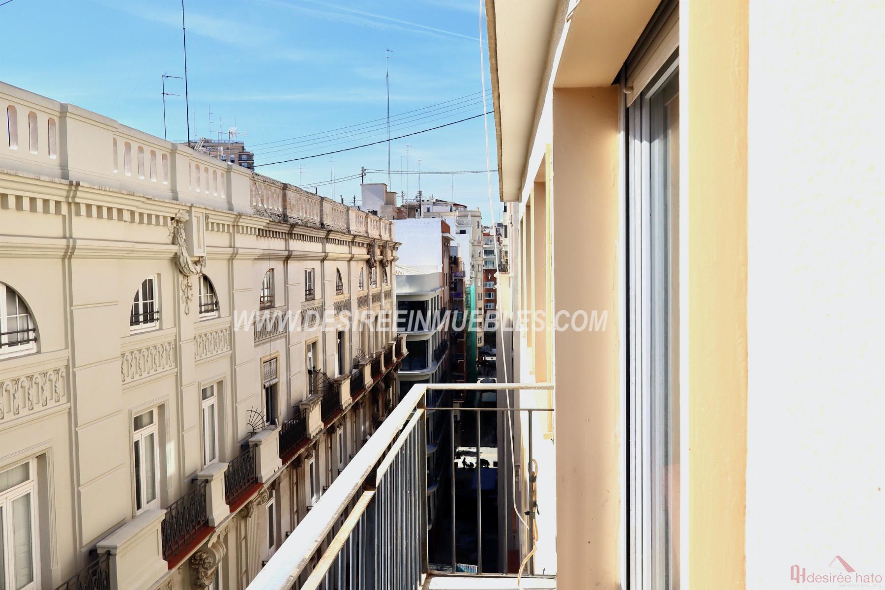 For sale of flat in Valencia