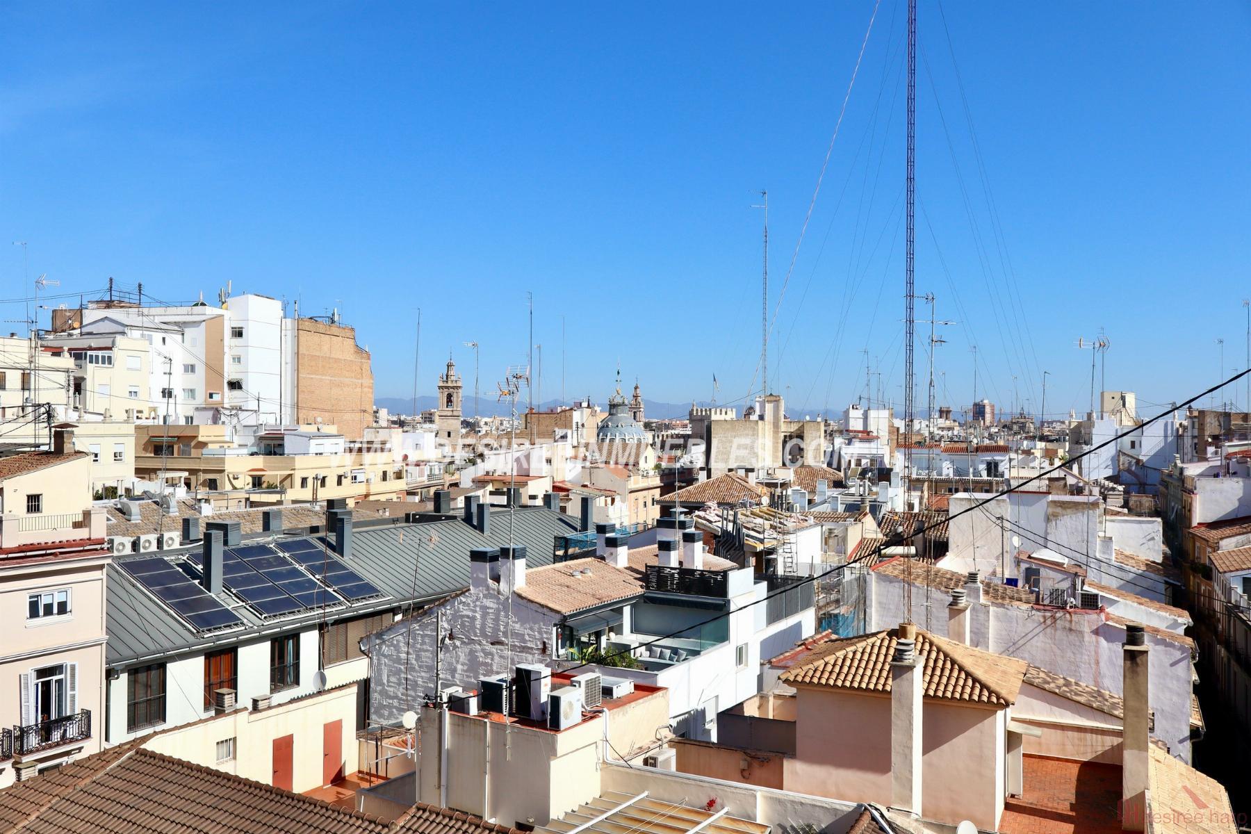 For sale of flat in Valencia