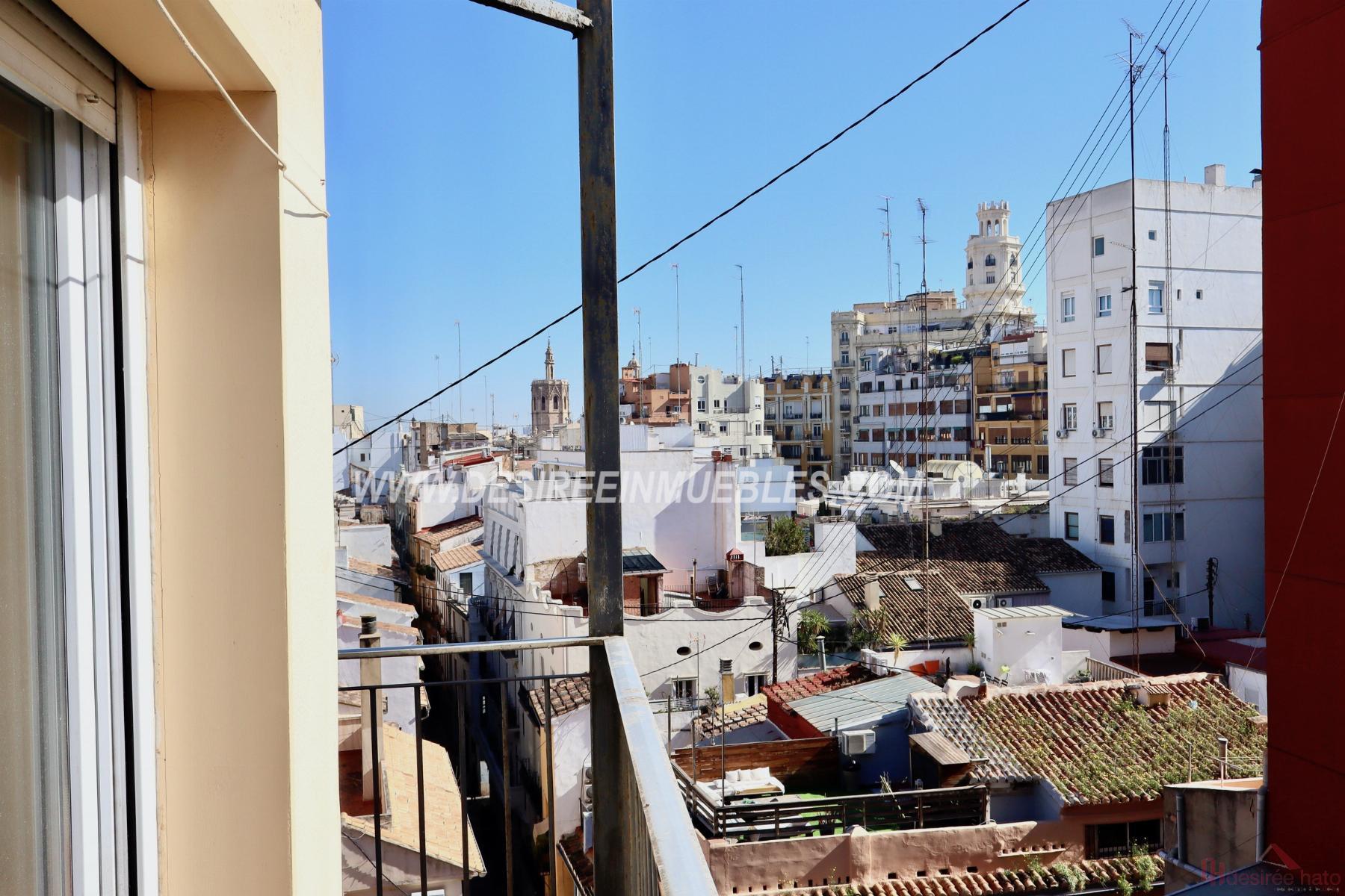 For sale of flat in Valencia