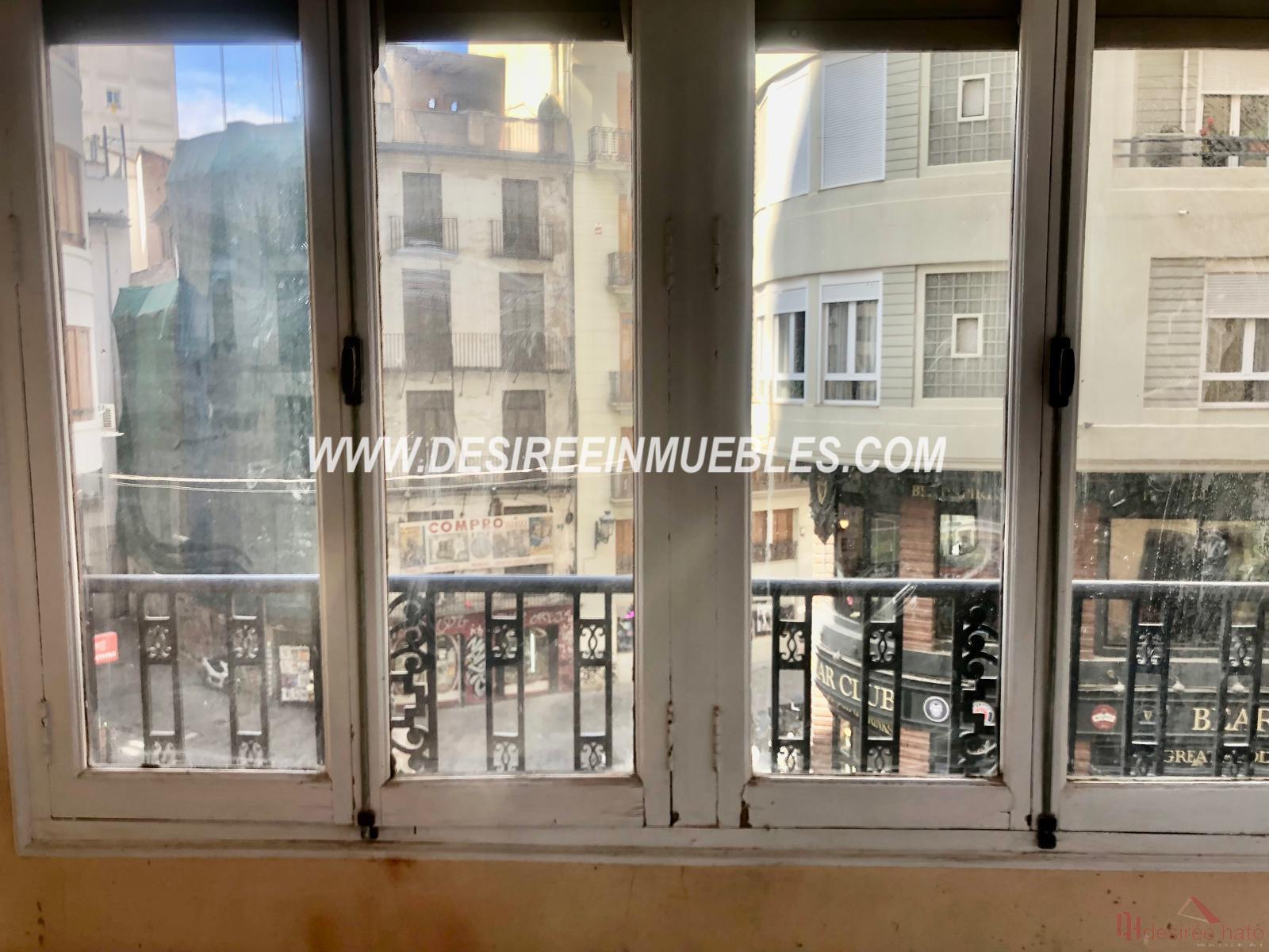 For sale of flat in Valencia