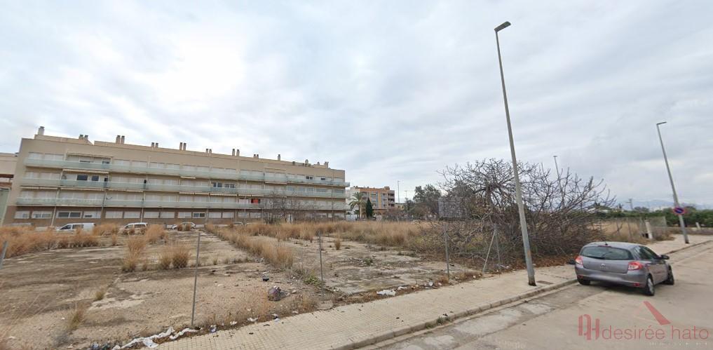 Venta de terreno en Oliva